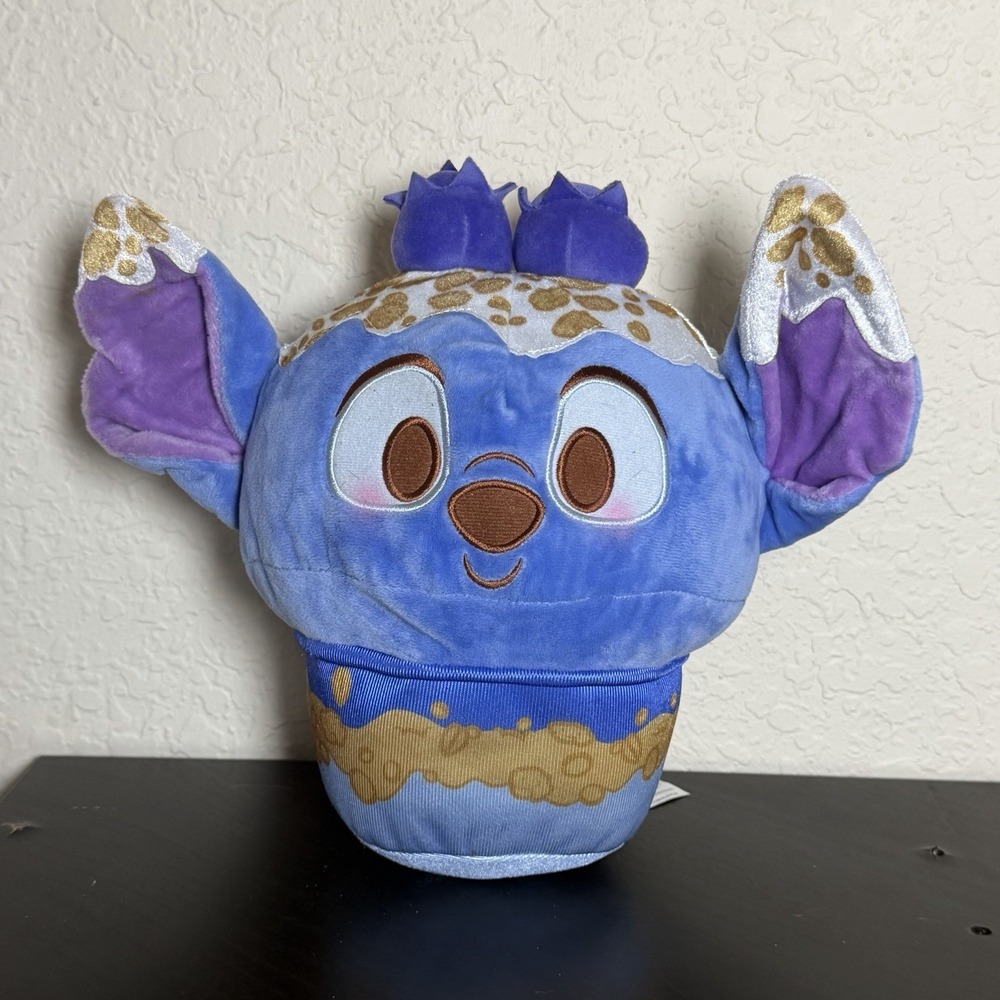 Disney Munchlings Squeeze-A-Munch Large Scented Blueberry Crumble Frozen Yogurt